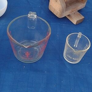 Fire King & Anchor Hocking Pair of Measuring cups